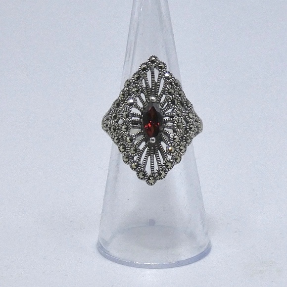 Chapal Zenray Vintage Sterling Silver, Marcasite & Garnet Ring - Picture 5 of 8